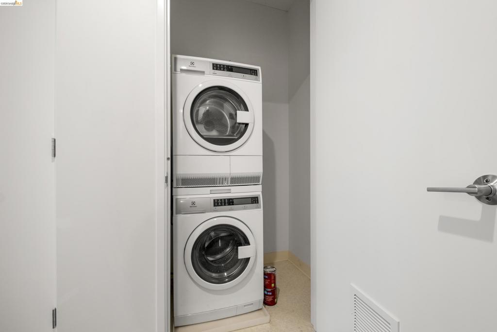 285 Main Street 404 Property Photo 16