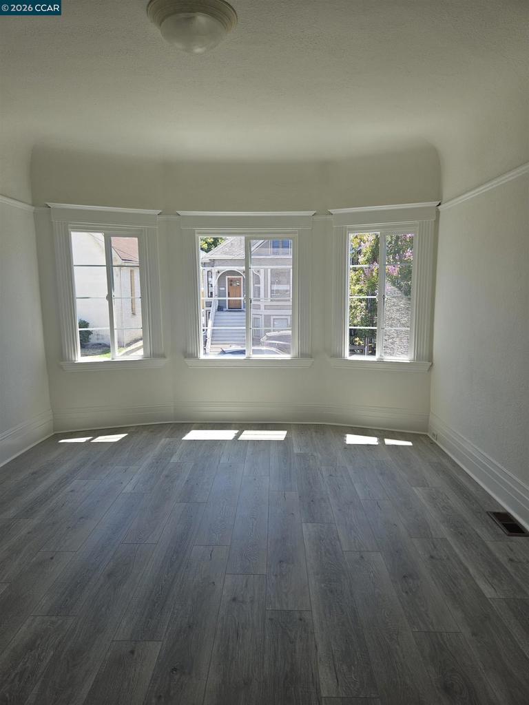 1056 55th Street Property Photo 4