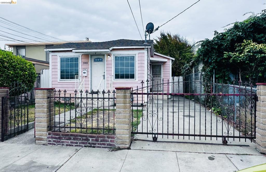 1940 22nd Street Property Photo 2