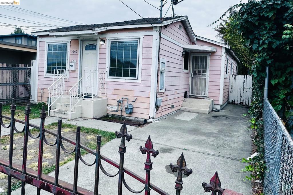1940 22nd Street Property Photo 3