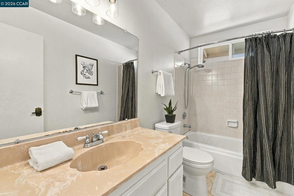 881 Oxford Way Property Photo 33