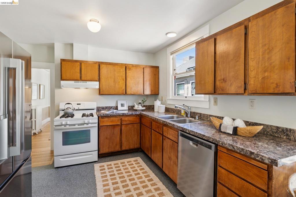 3027 Regent St Property Photo 15