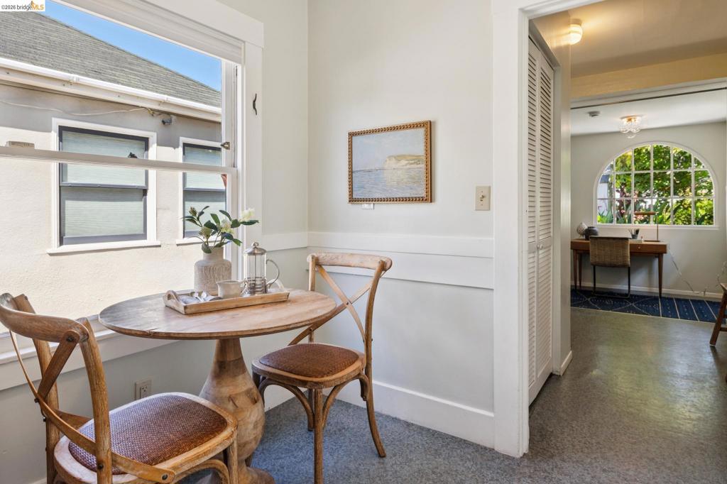 3027 Regent St Property Photo 18