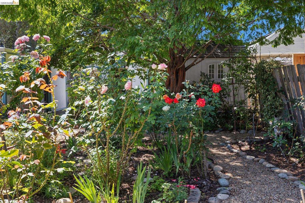 3027 Regent St Property Photo 40