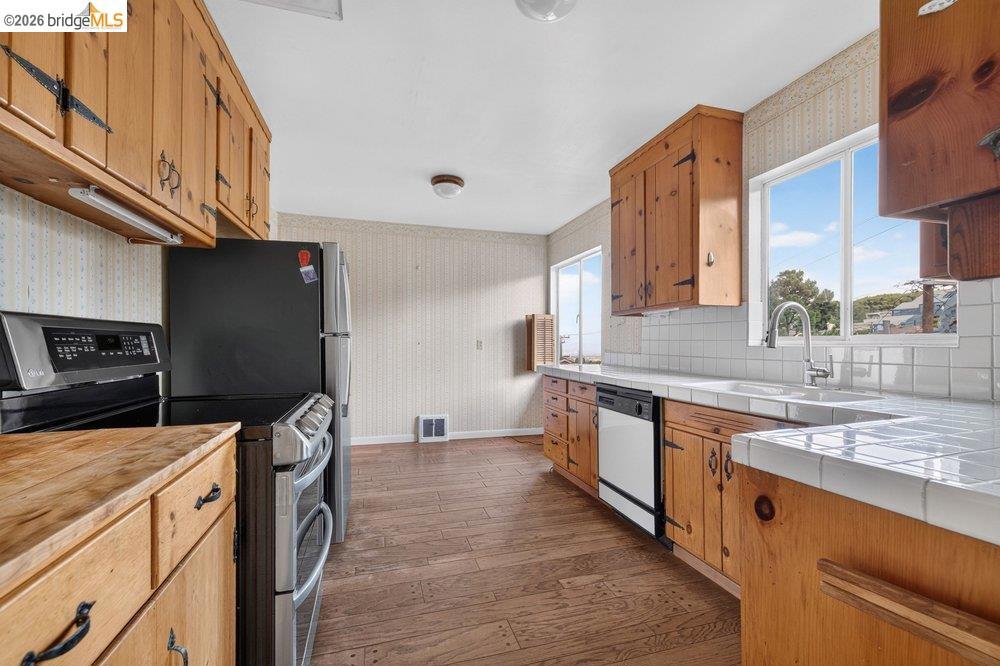 206 Colgate Property Photo 10
