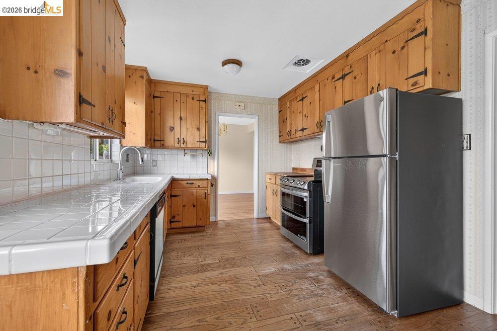 206 Colgate Property Photo 11