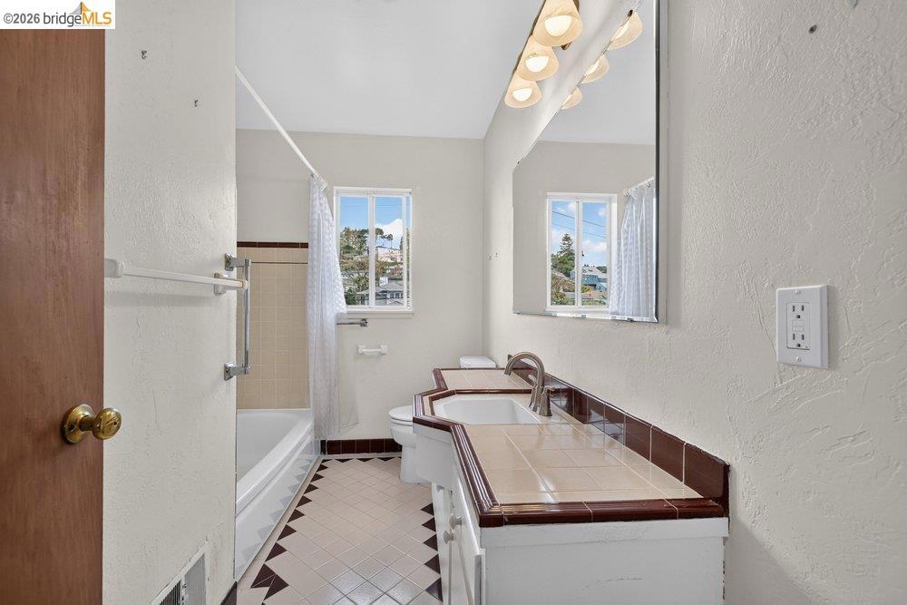 206 Colgate Property Photo 17