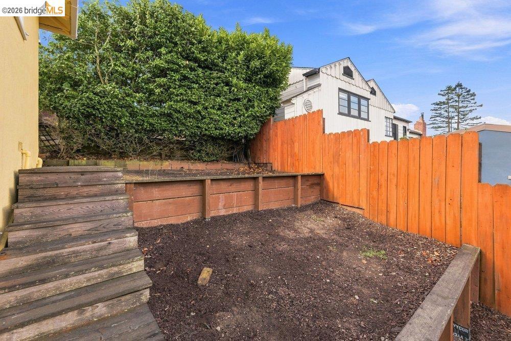 206 Colgate Property Photo 24