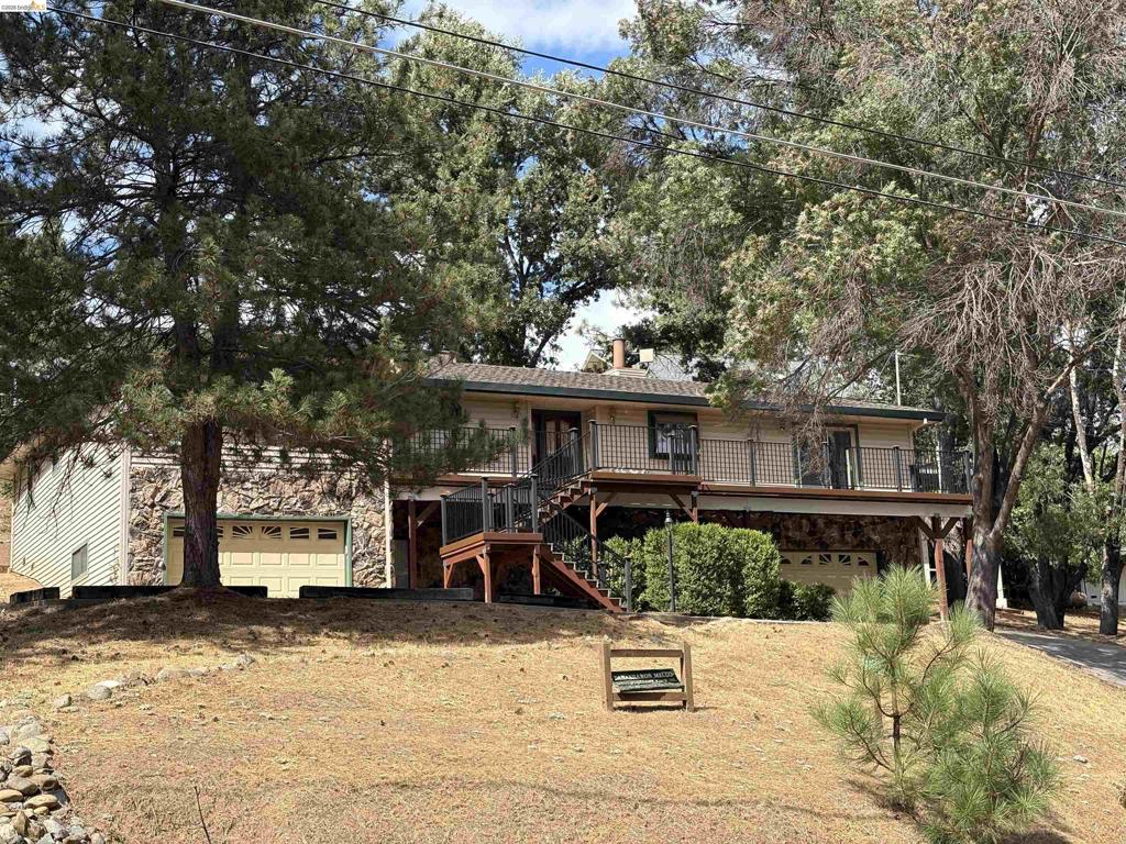 20059 Pleasant View Dr Property Photo 1