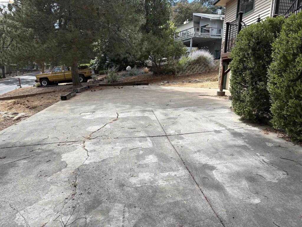 20059 Pleasant View Dr Property Photo 7