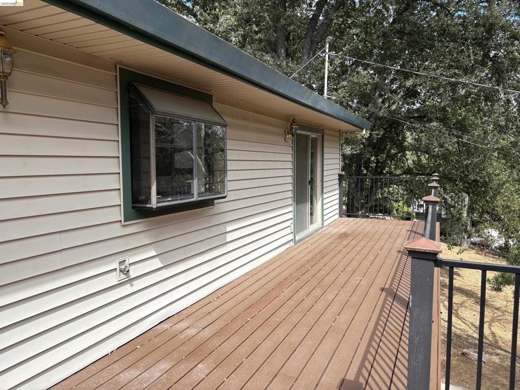 20059 Pleasant View Dr Property Photo 9