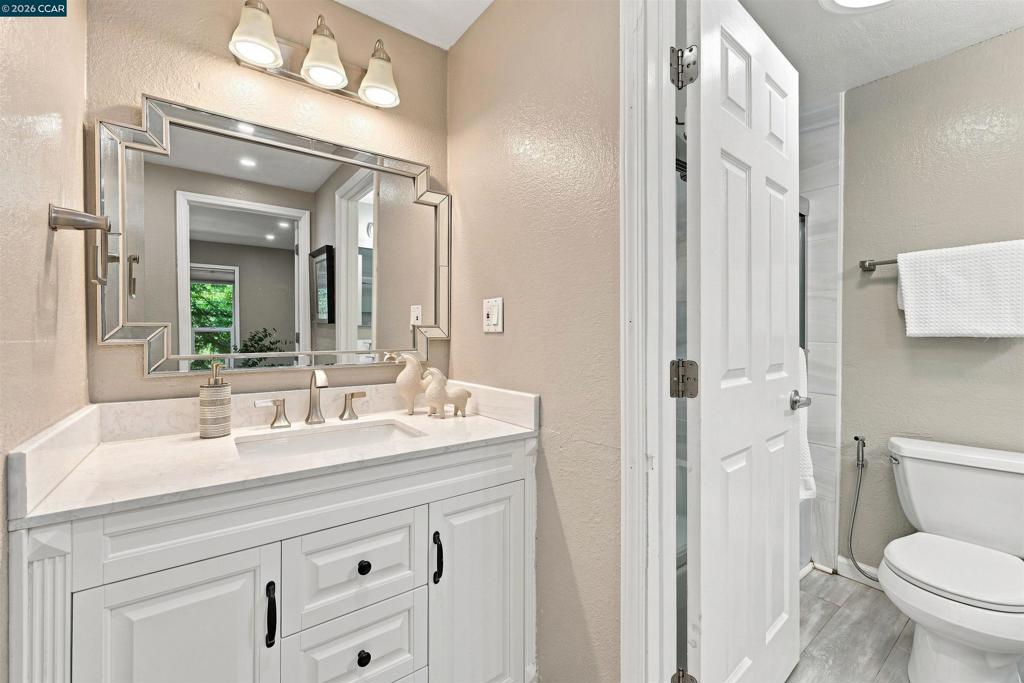 185 Sierra Dr 203 Property Photo 16