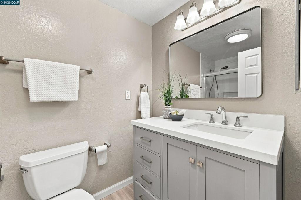185 Sierra Dr 203 Property Photo 17
