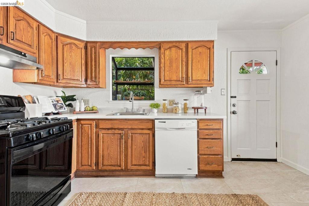 68 Water St Property Photo 16