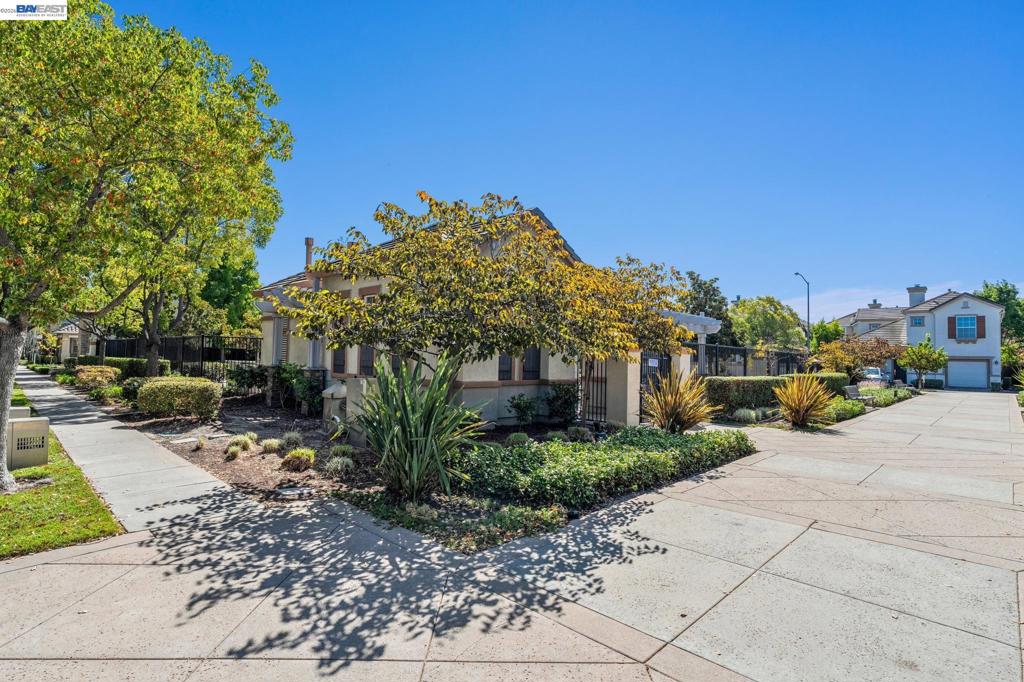 2628 Photinia Ct Property Photo 74
