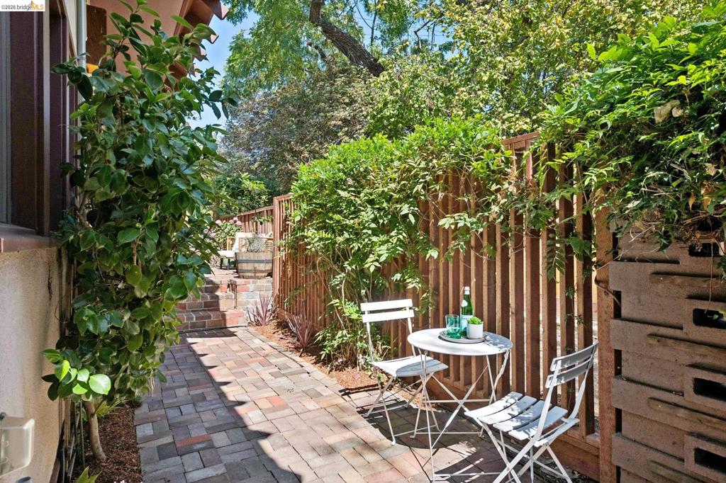 1100 Tevlin St Property Photo 43