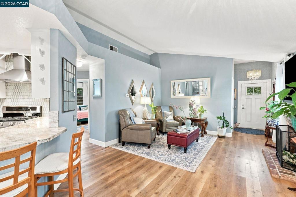 25 Sparrow Hawk Ct. Property Photo 6