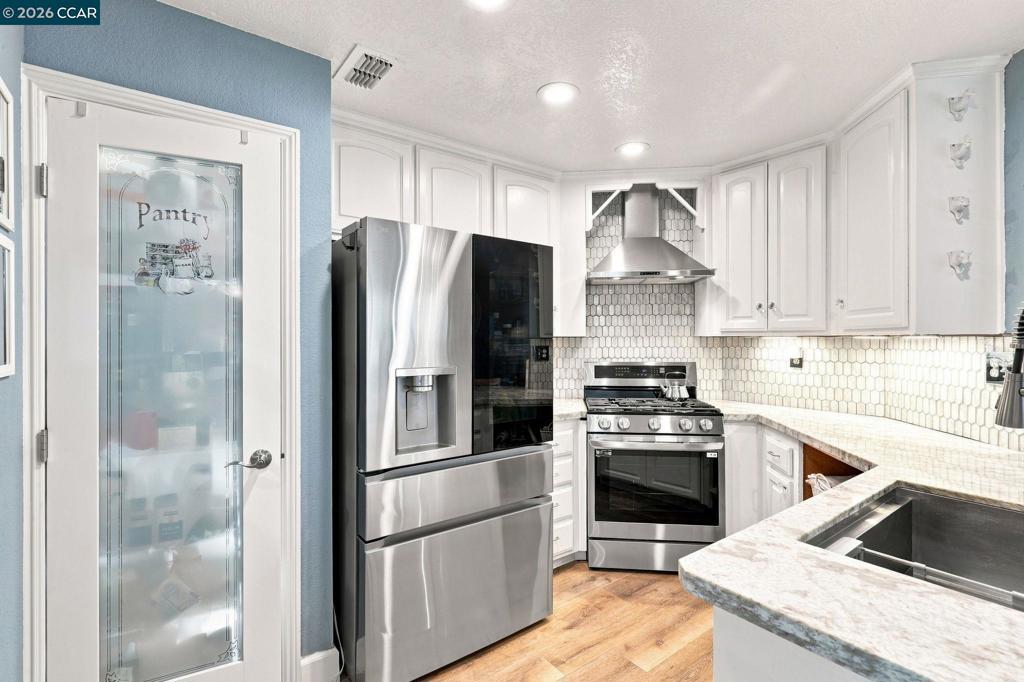 25 Sparrow Hawk Ct. Property Photo 11