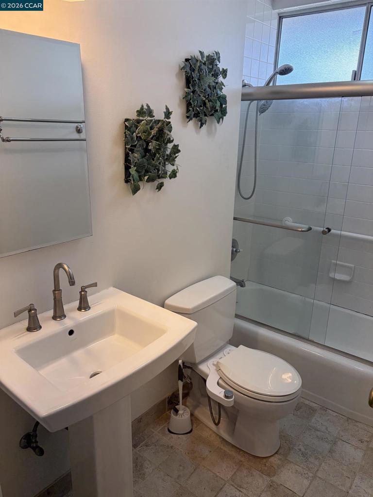 34 Andrew Dr 131 Property Photo 17