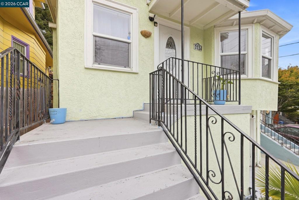 3334 Harrison St Property Photo 3