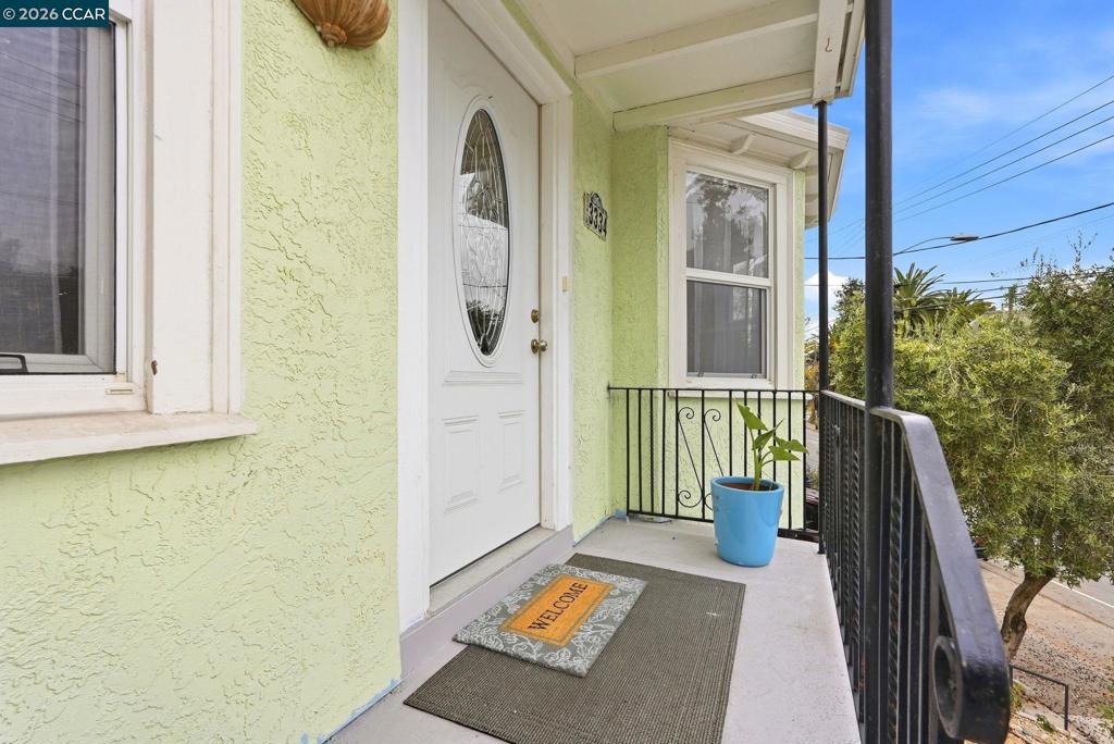 3334 Harrison St Property Photo 4