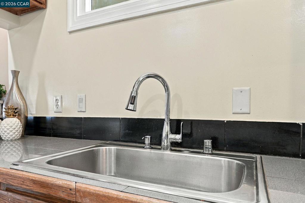 3334 Harrison St Property Photo 10