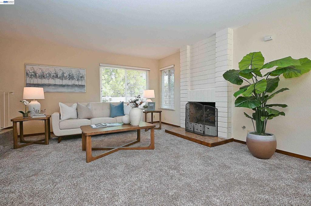 3585 Deer Park Ct Property Photo 3