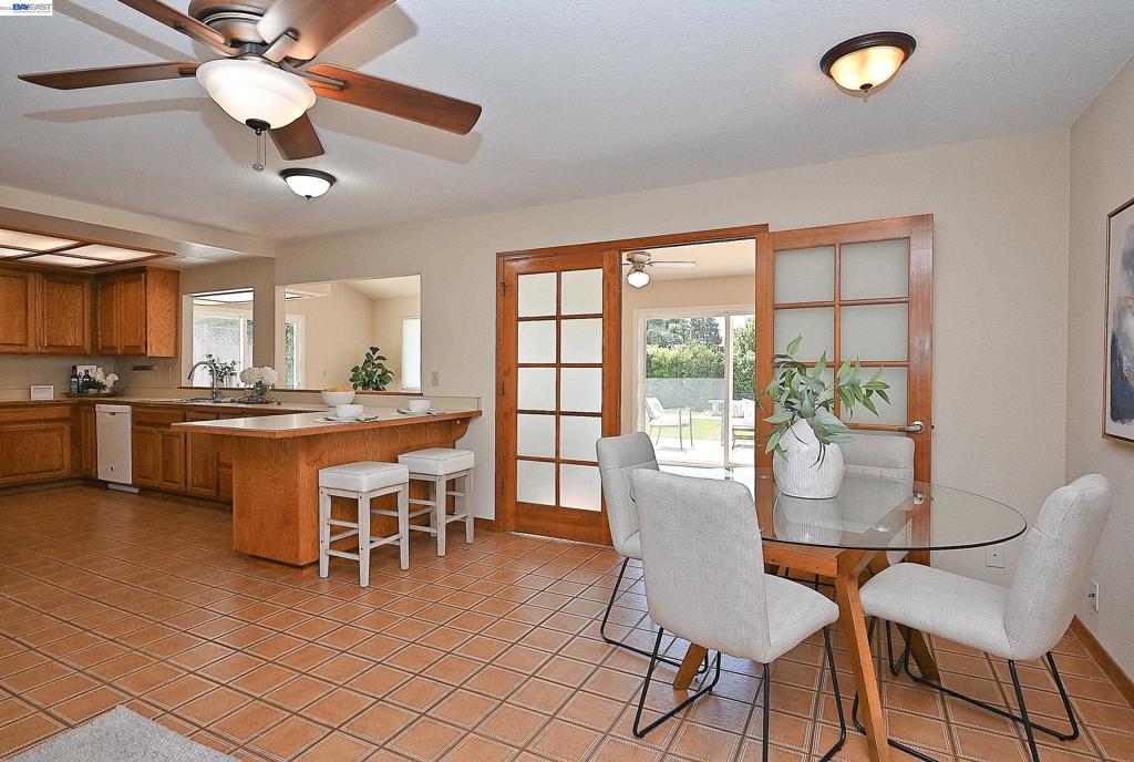 3585 Deer Park Ct Property Photo 7