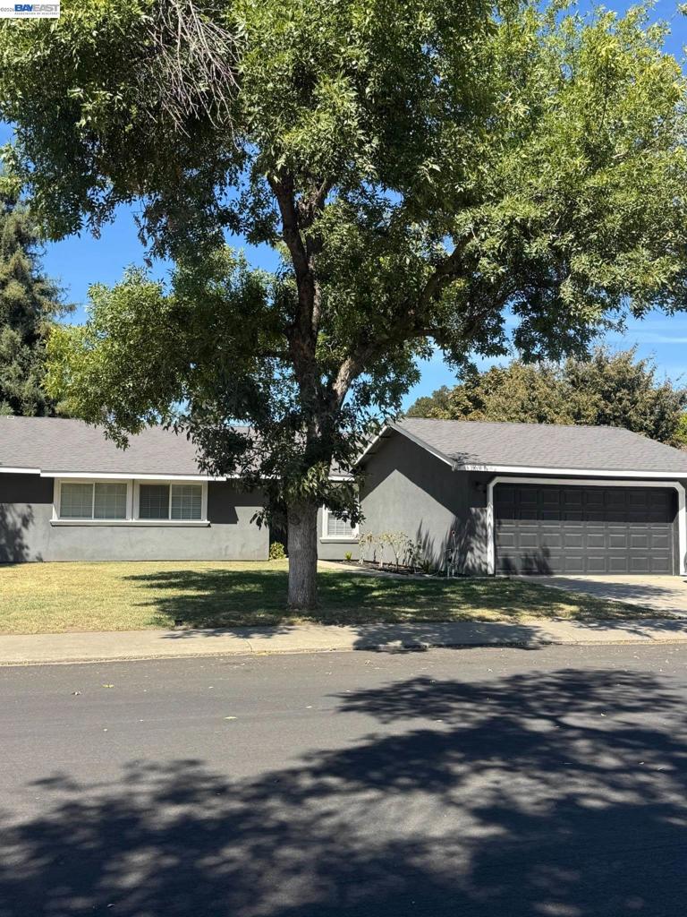 2713 Finlandia Ave Property Photo 1