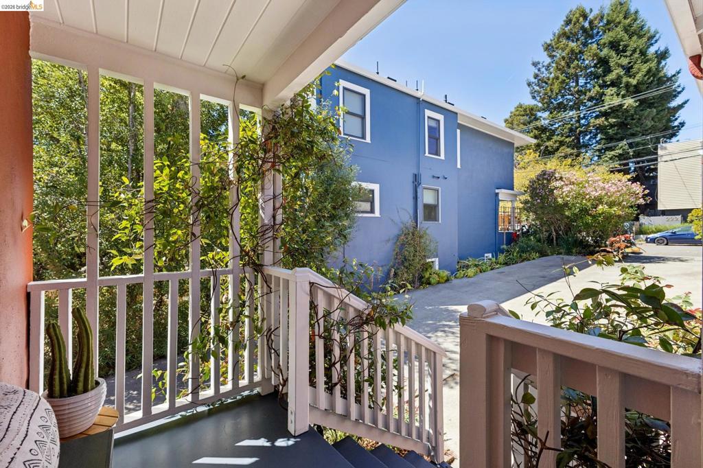 2218 Parker St Property Photo 6
