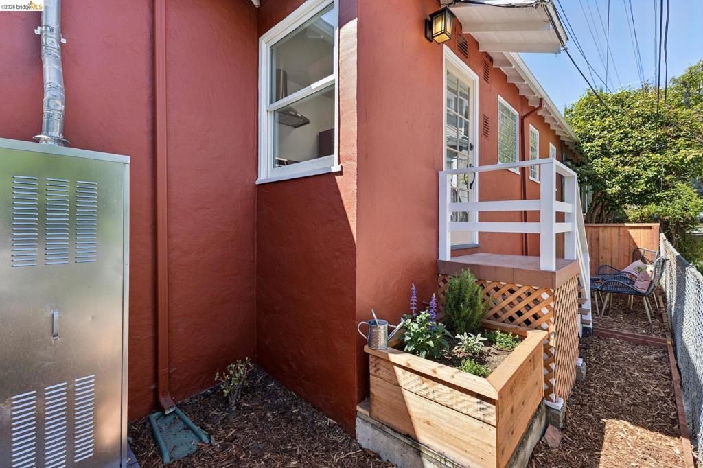 2218 Parker St Property Photo 28