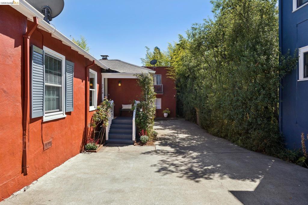 2218 Parker St Property Photo 30