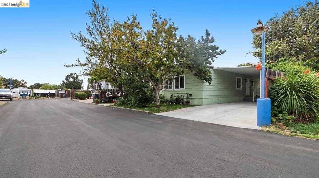 1742 W Harbor Drive Property Photo 4