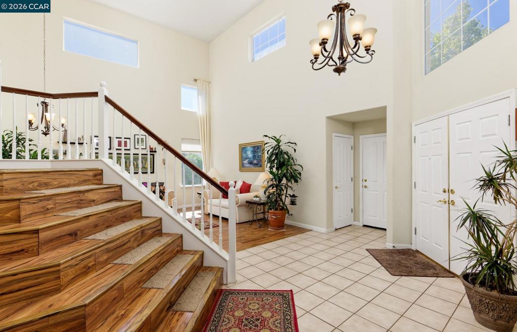 1315 Oak Crest Way Property Photo 3