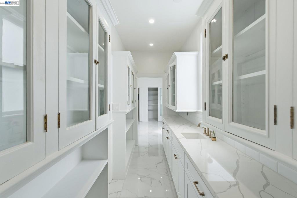 2404 Divisadero St Property Photo 12