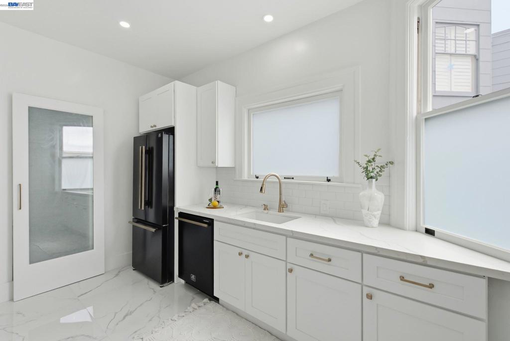 2404 Divisadero St Property Photo 14