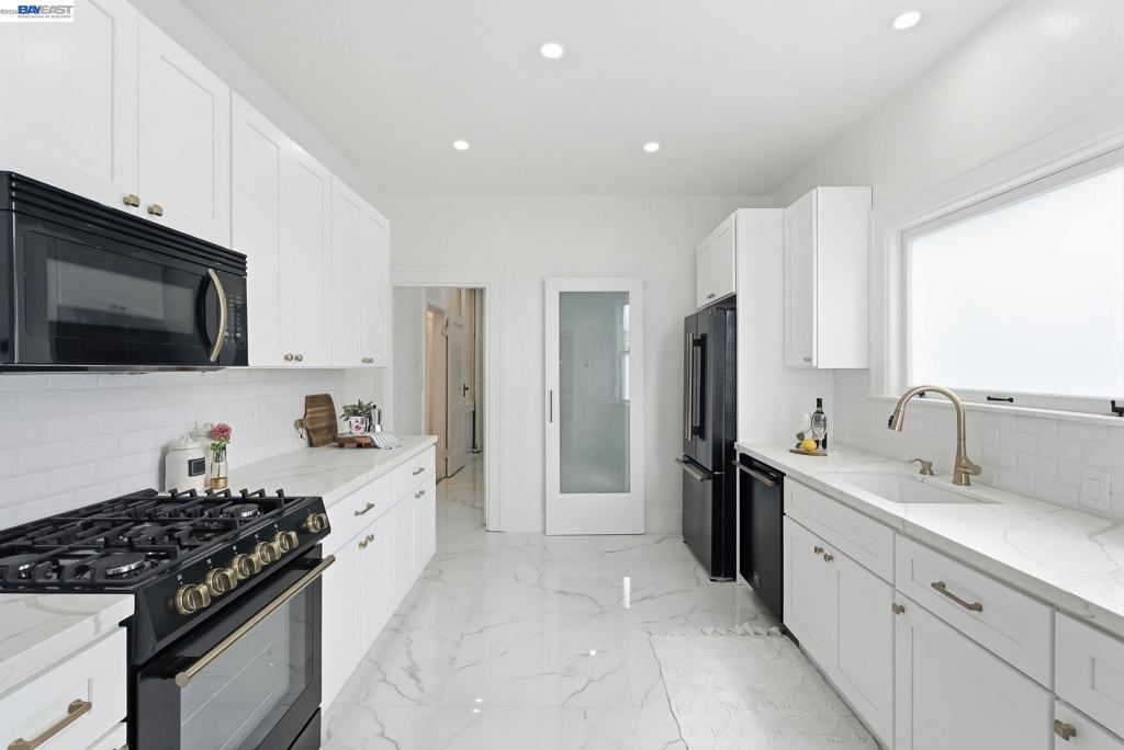 2404 Divisadero St Property Photo 15