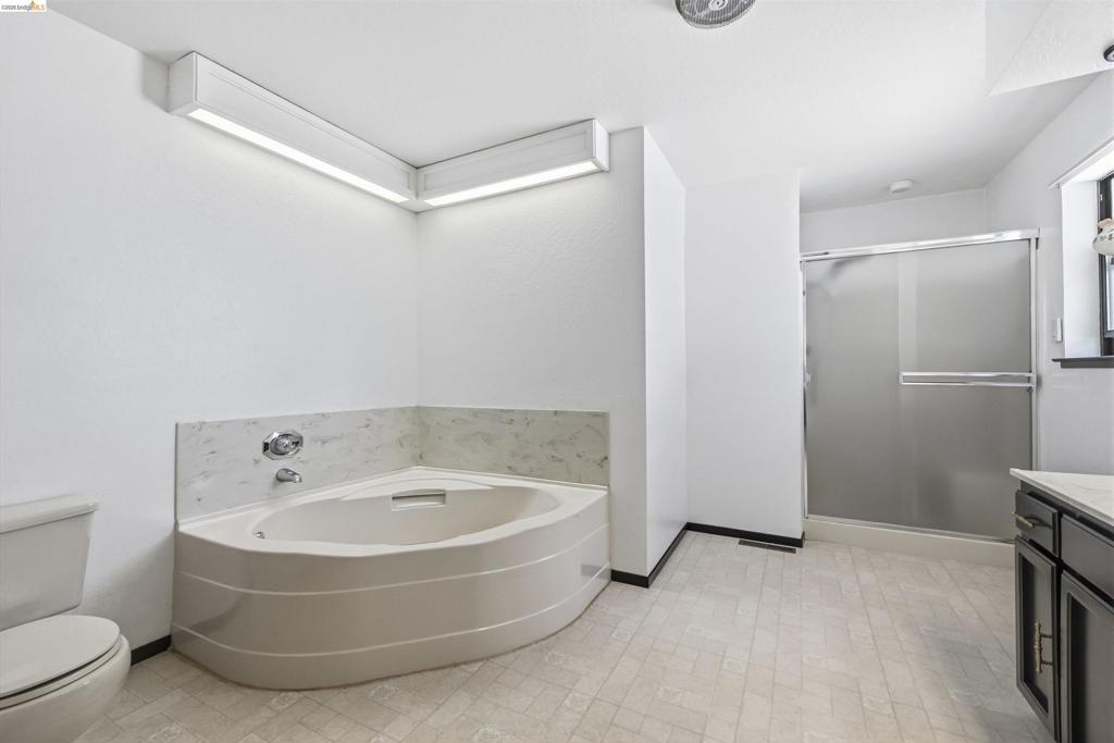 1240 Suzanne Dr Property Photo 32