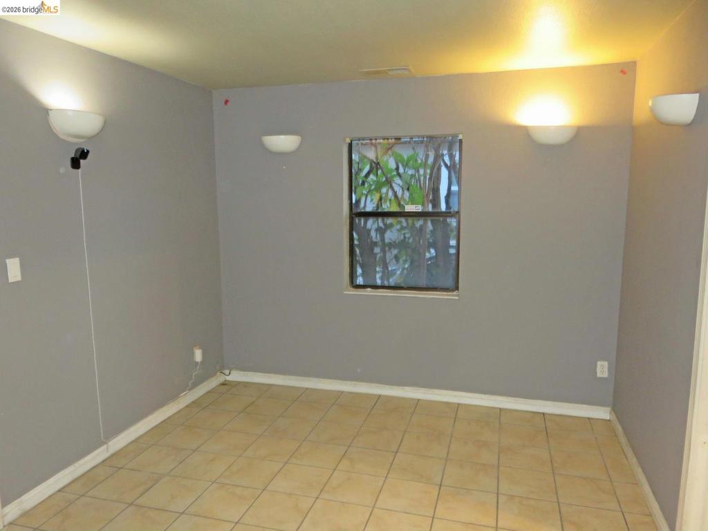 1027 76th Ave Property Photo 5