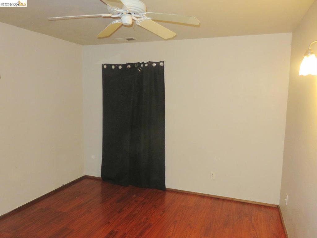 1027 76th Ave Property Photo 6