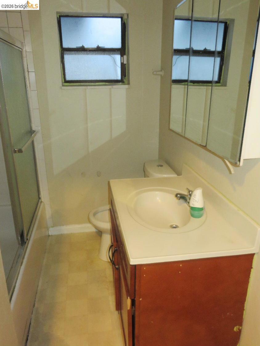 1027 76th Ave Property Photo 8