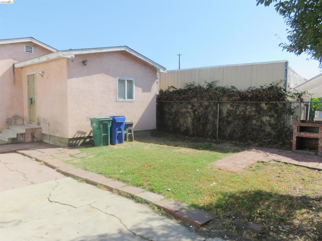 1027 76th Ave Property Photo 17