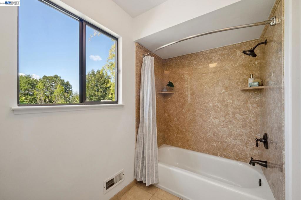 68 Lambeth Sq Property Photo 36