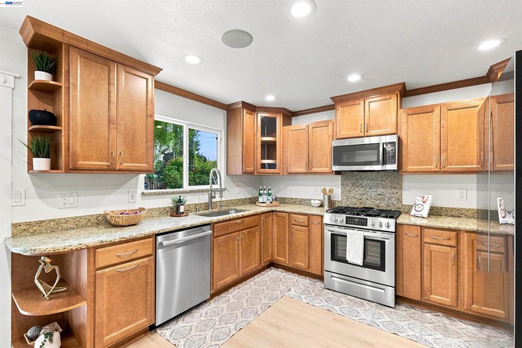 2482 Archer Ave Property Photo 10