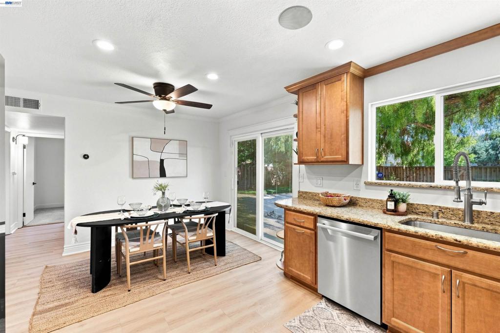 2482 Archer Ave Property Photo 12