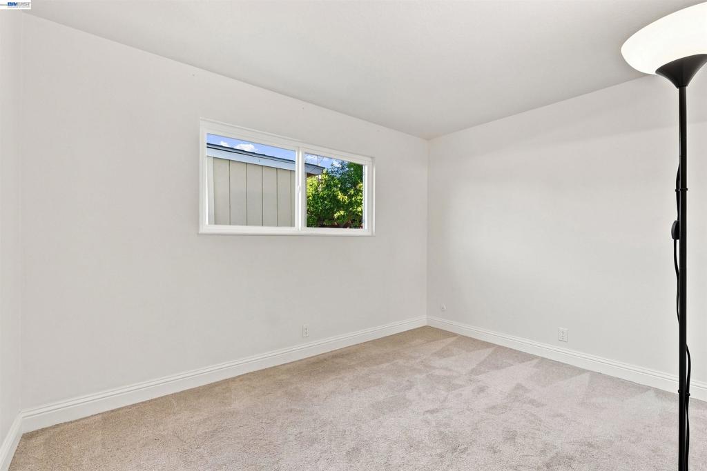 2482 Archer Ave Property Photo 17