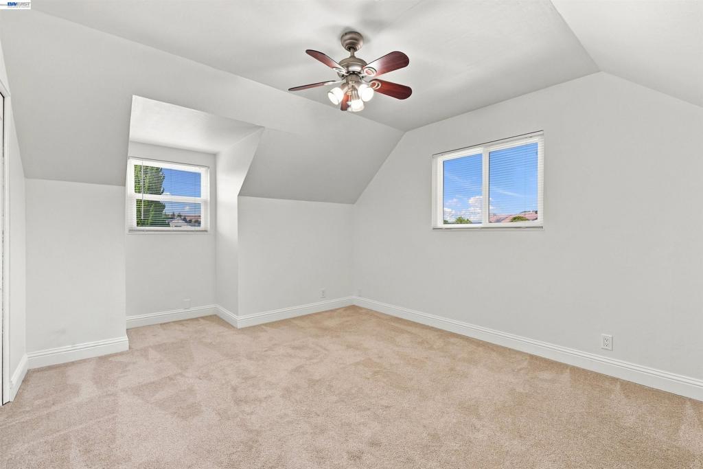 2482 Archer Ave Property Photo 20