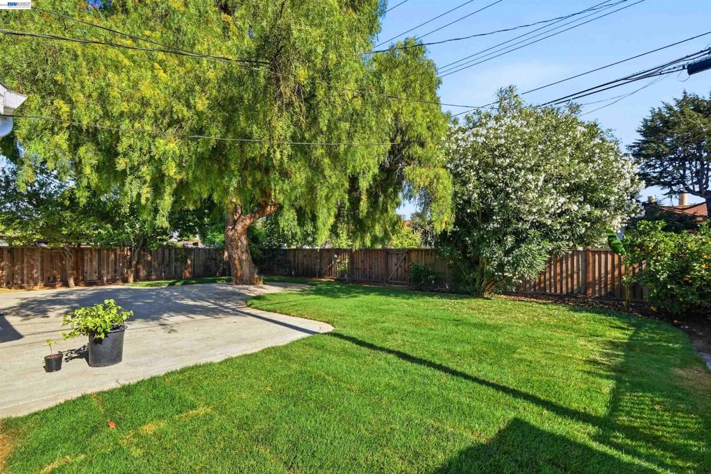 2482 Archer Ave Property Photo 33