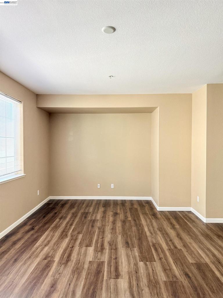 420 Summer Ln Property Photo 6