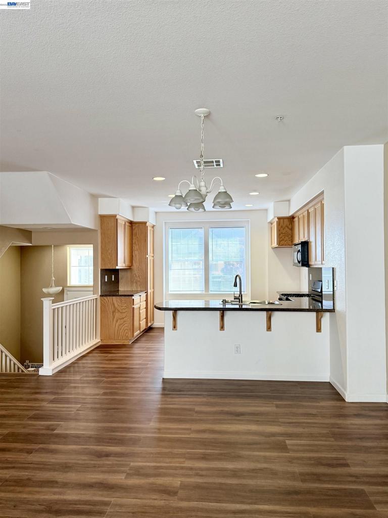 420 Summer Ln Property Photo 7